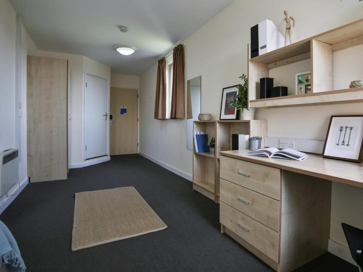 Apartament For Students Only Iq Will Wyatt Court